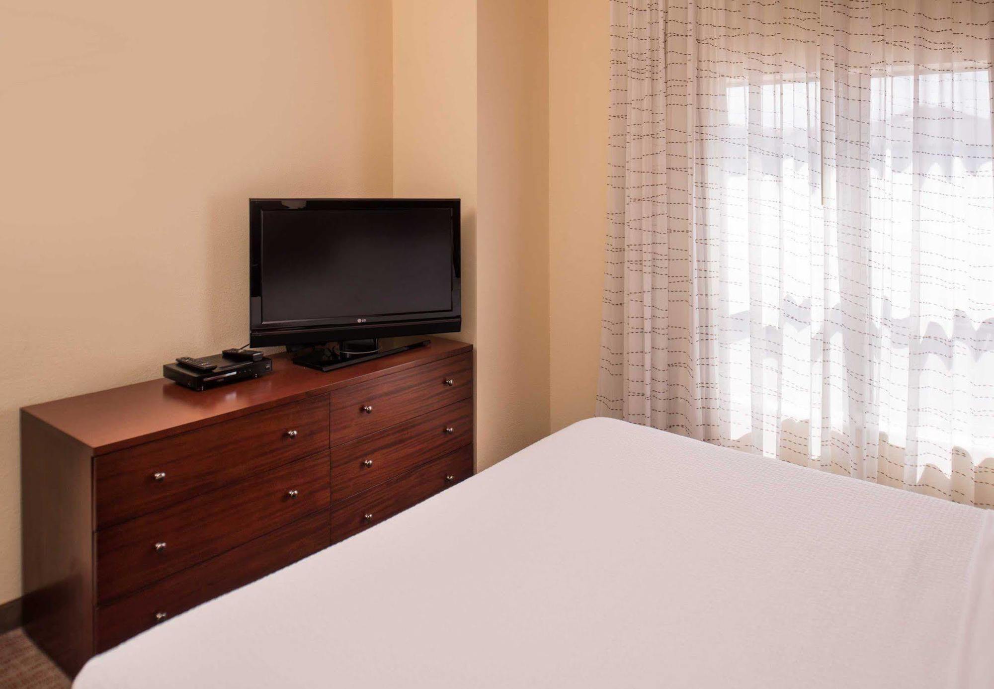 By Marriott Airport